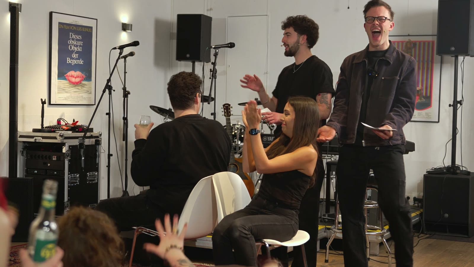Live-Performance mit Gitarre und Gesang